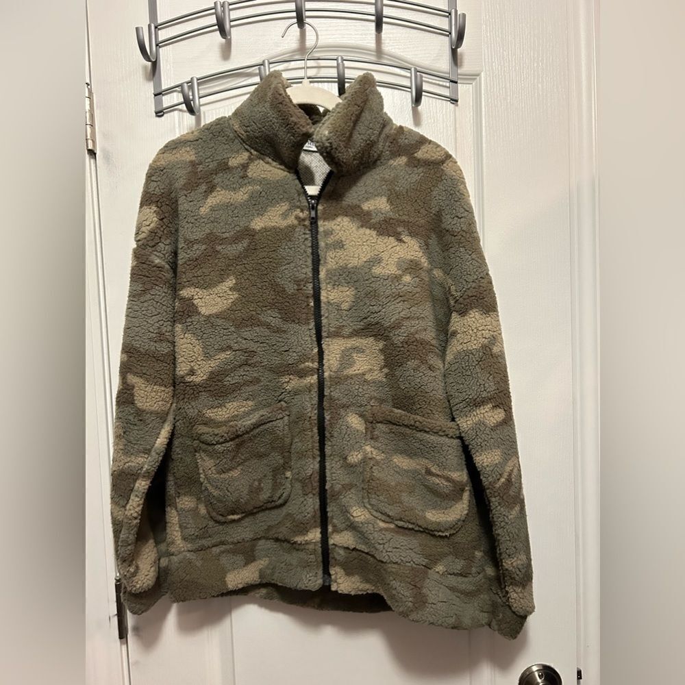 Love Trend New York faux Sherpa Fleece full zip Jacket Camo women’s Small